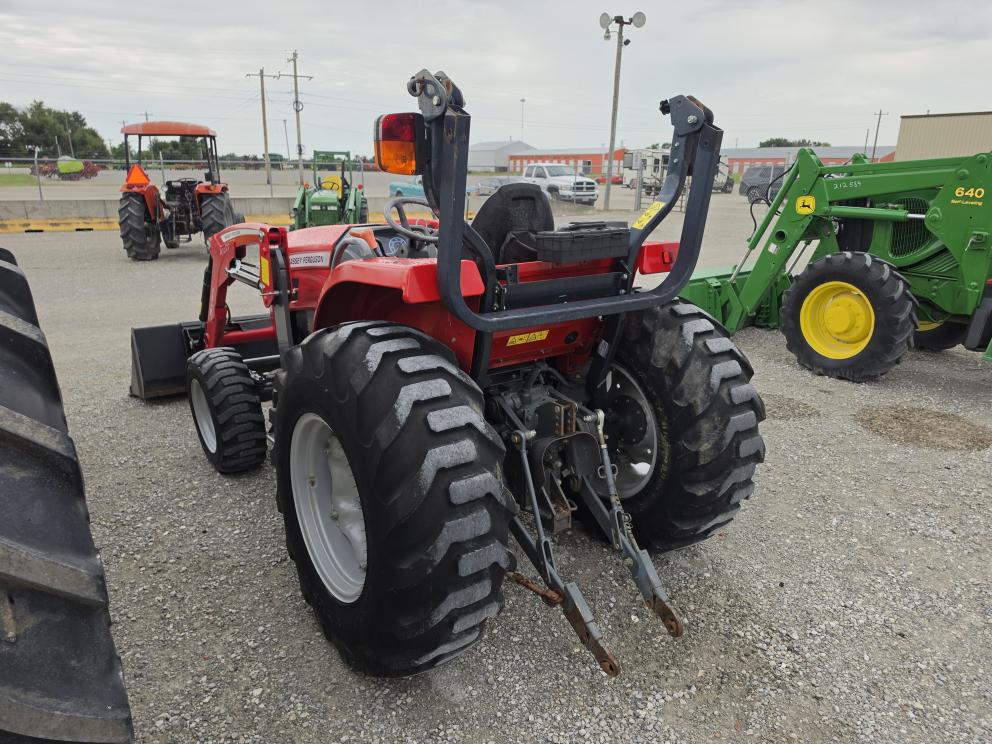 Image for 2021 Massey Ferguson 2860E