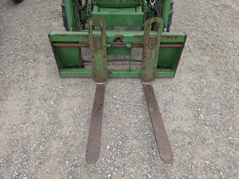 Image for 1996 John Deere 870