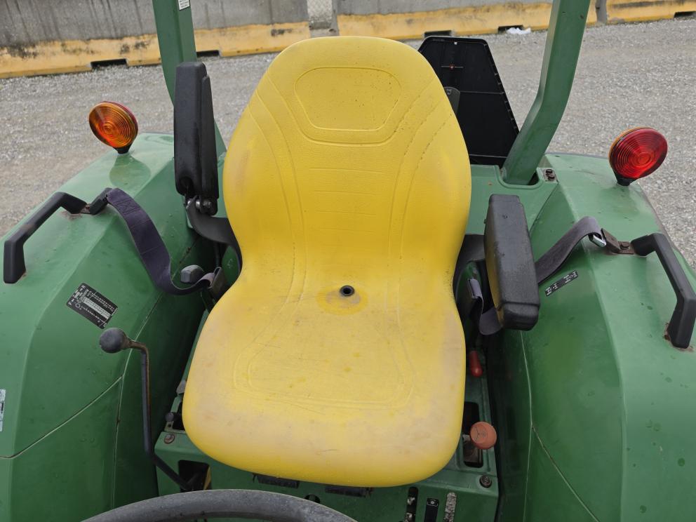Image for 1996 John Deere 870
