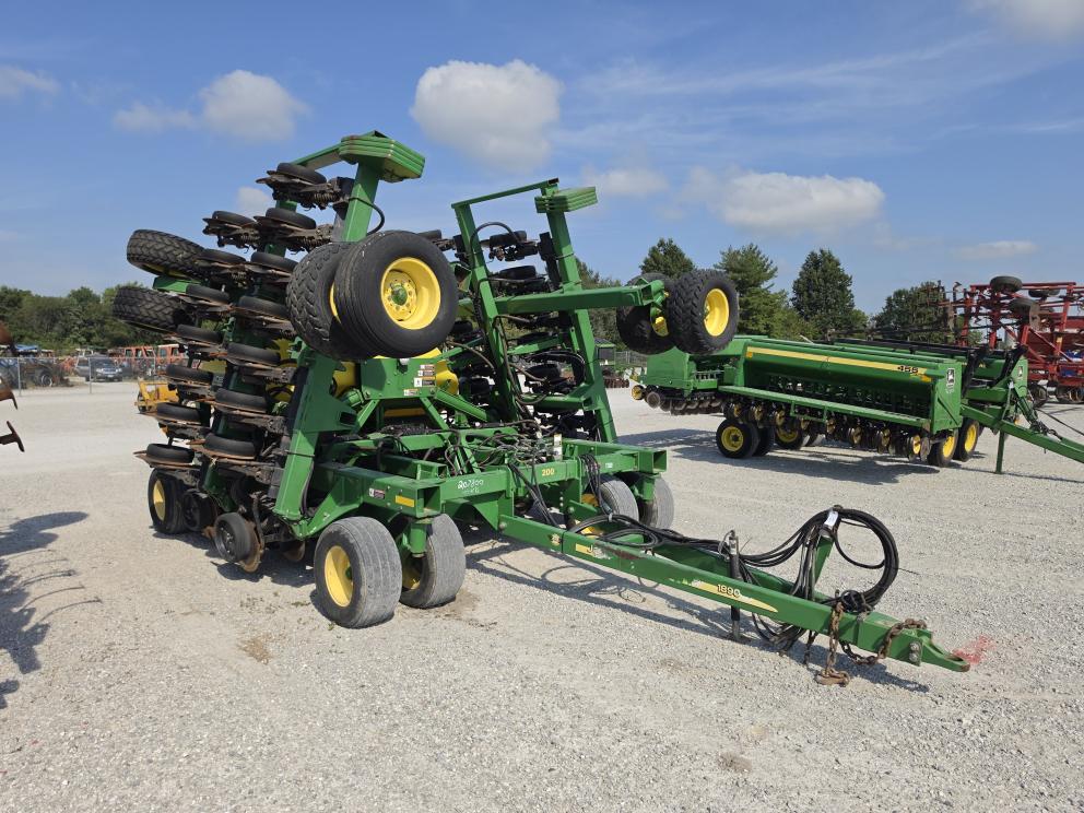 Image for 2005 John Deere 1890