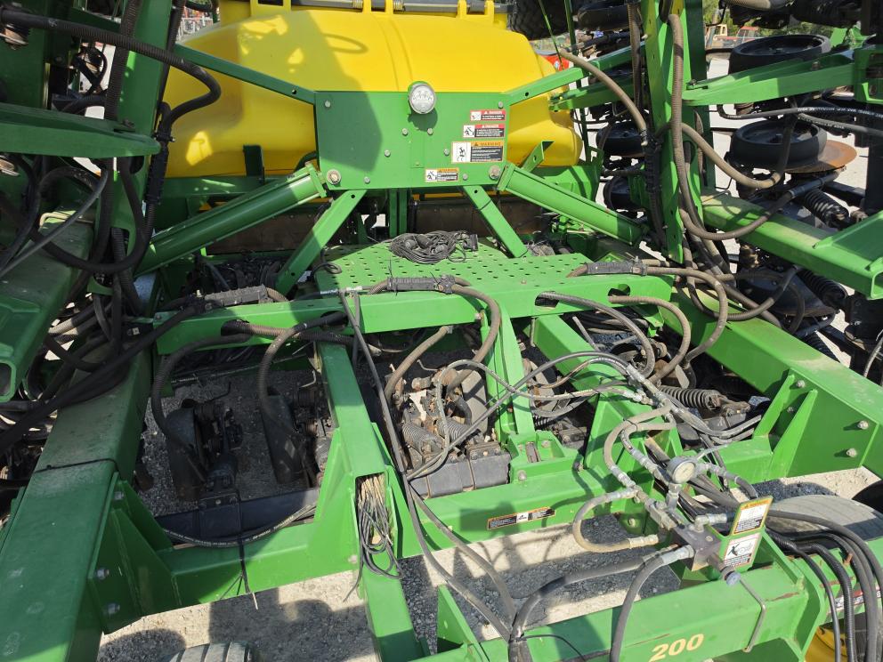 Image for 2005 John Deere 1890