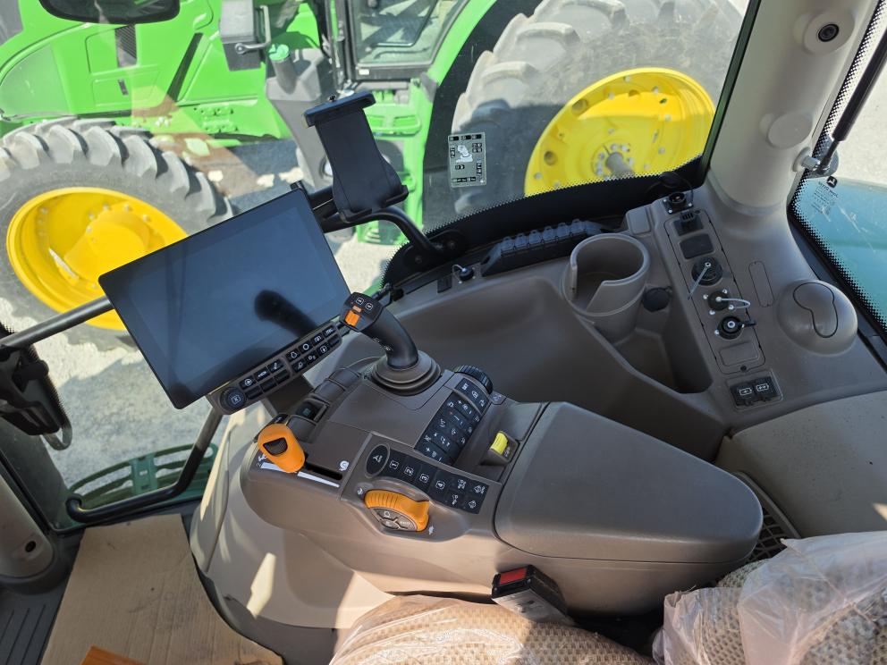 Image for 2024 John Deere 6R 155
