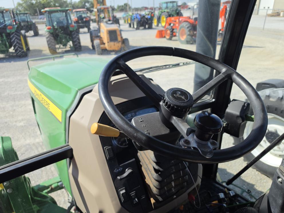 Image for 2017 John Deere 6135E