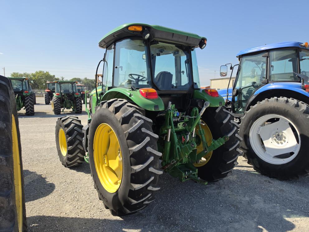 Image for 2017 John Deere 6135E