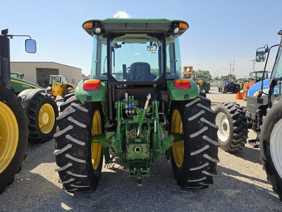 Image for 2017 John Deere 6135E