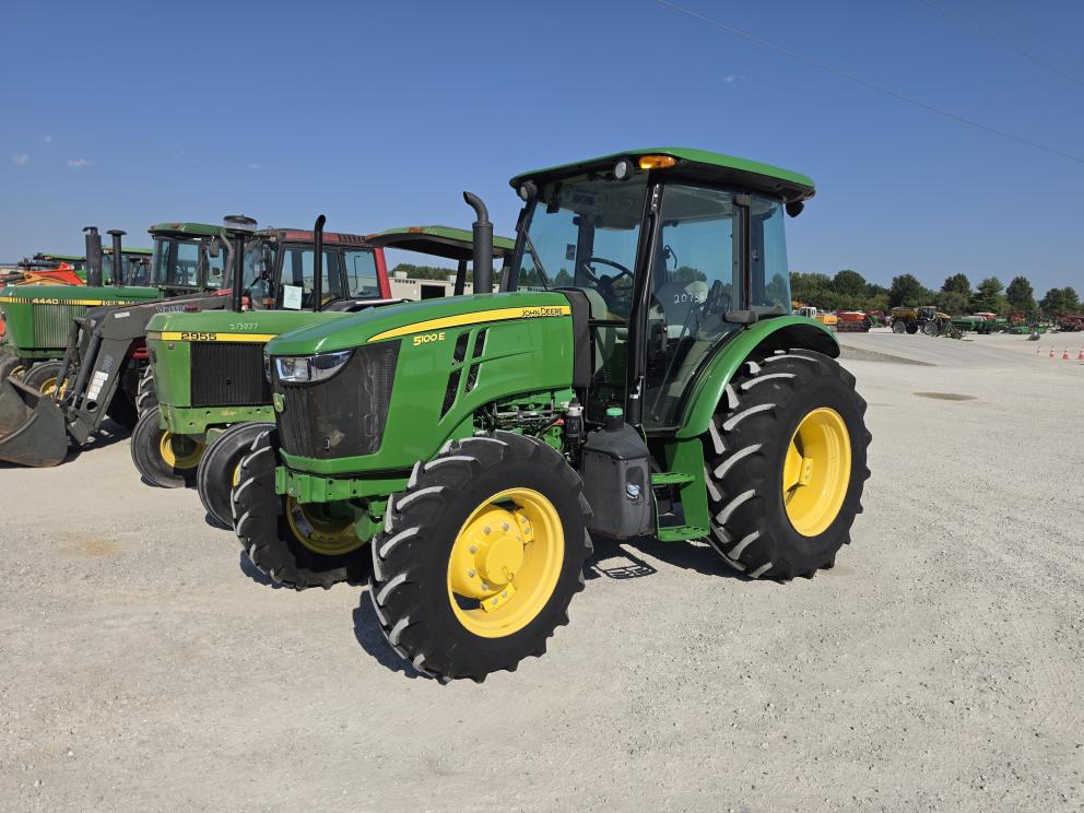 Image for 2018 John Deere 5100E
