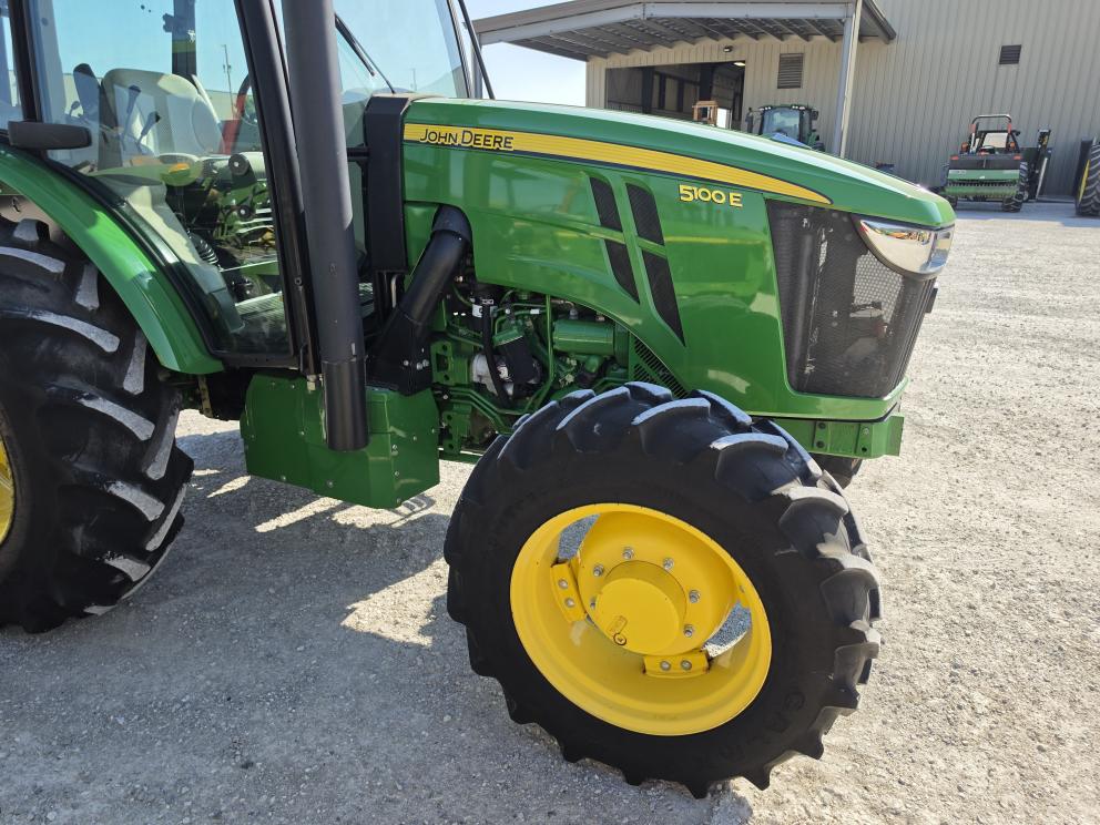 Image for 2018 John Deere 5100E