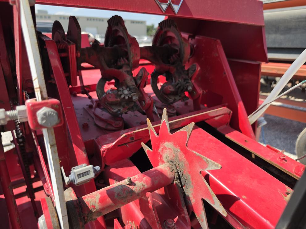 Image for 2014 Massey Ferguson 1837
