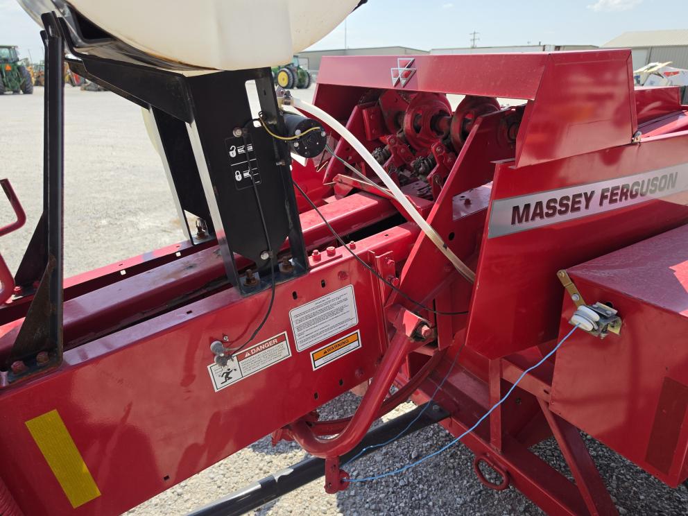 Image for 2014 Massey Ferguson 1837