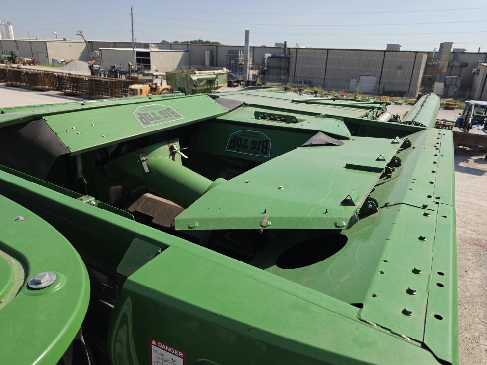 Image for 2015 John Deere S660