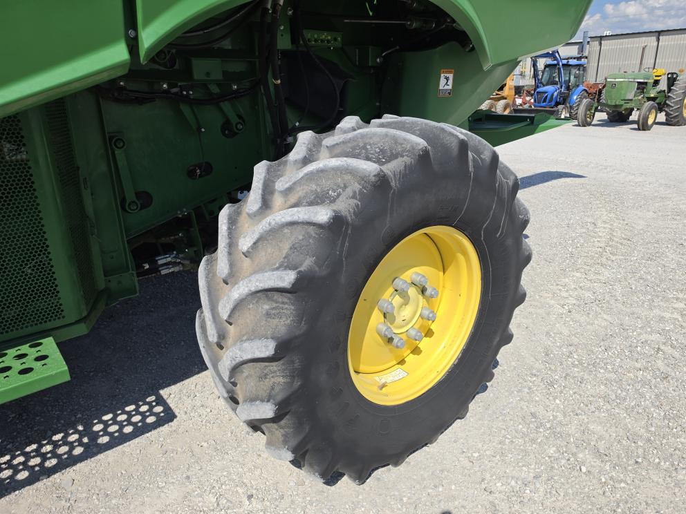 Image for 2015 John Deere S660