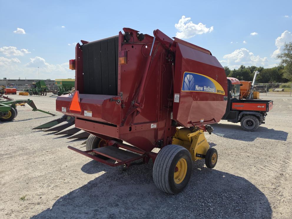 Image for 2011 New Holland BR7060