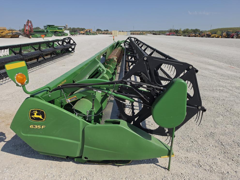 Image for 2014 John Deere 635F
