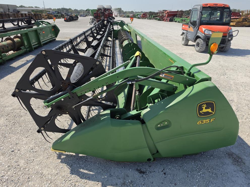 Image for 2010 John Deere 635F