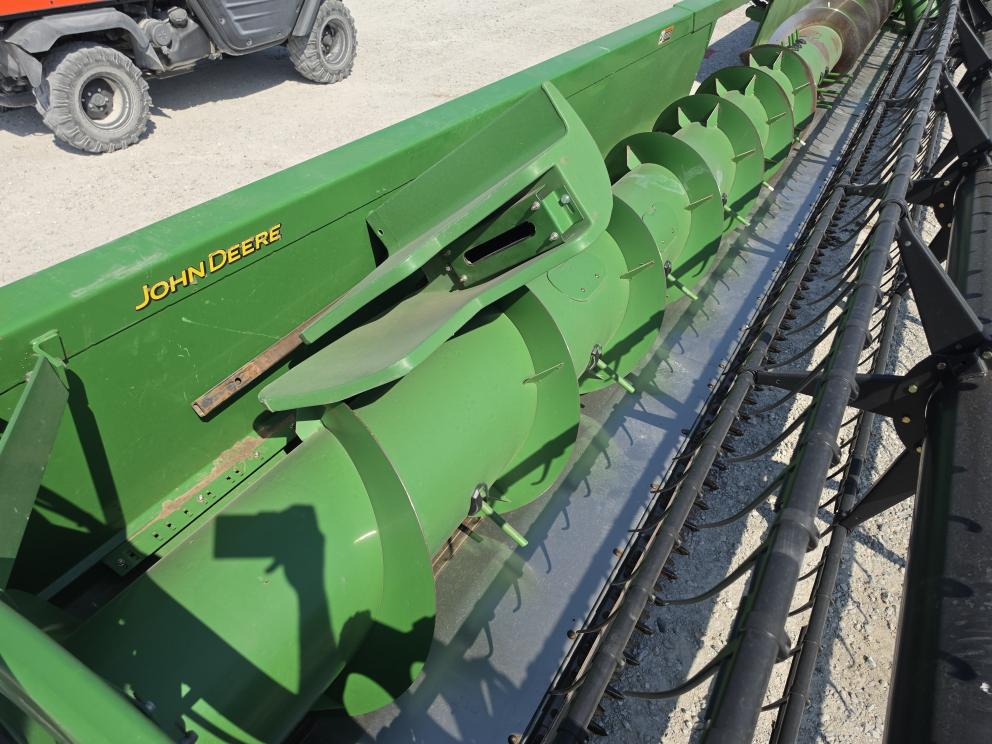 Image for 2010 John Deere 635F