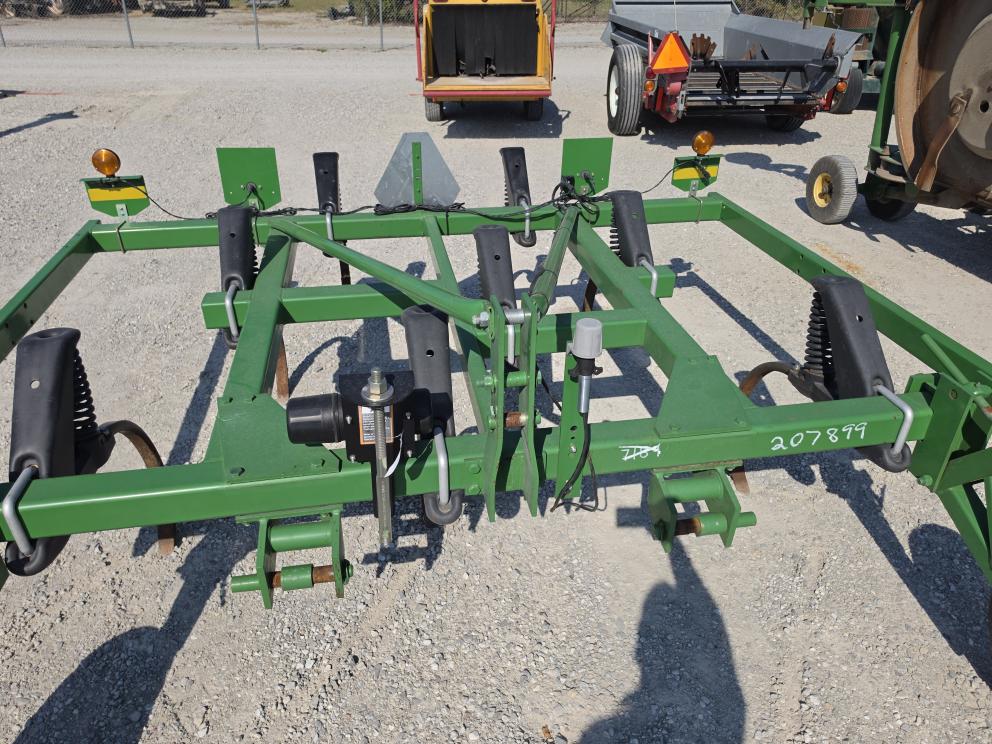 Image for 2014 John Deere 610