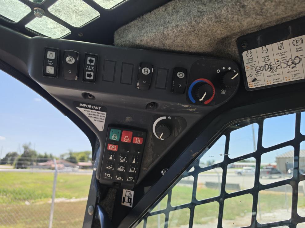 Image for 2016 John Deere 331G