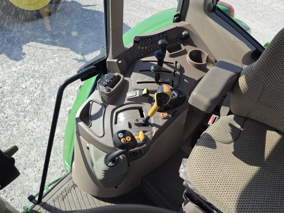 Image for 2024 John Deere 6120M