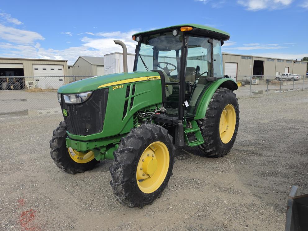 Image for 2013 John Deere 5085E