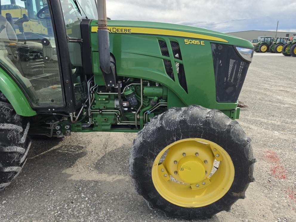 Image for 2013 John Deere 5085E