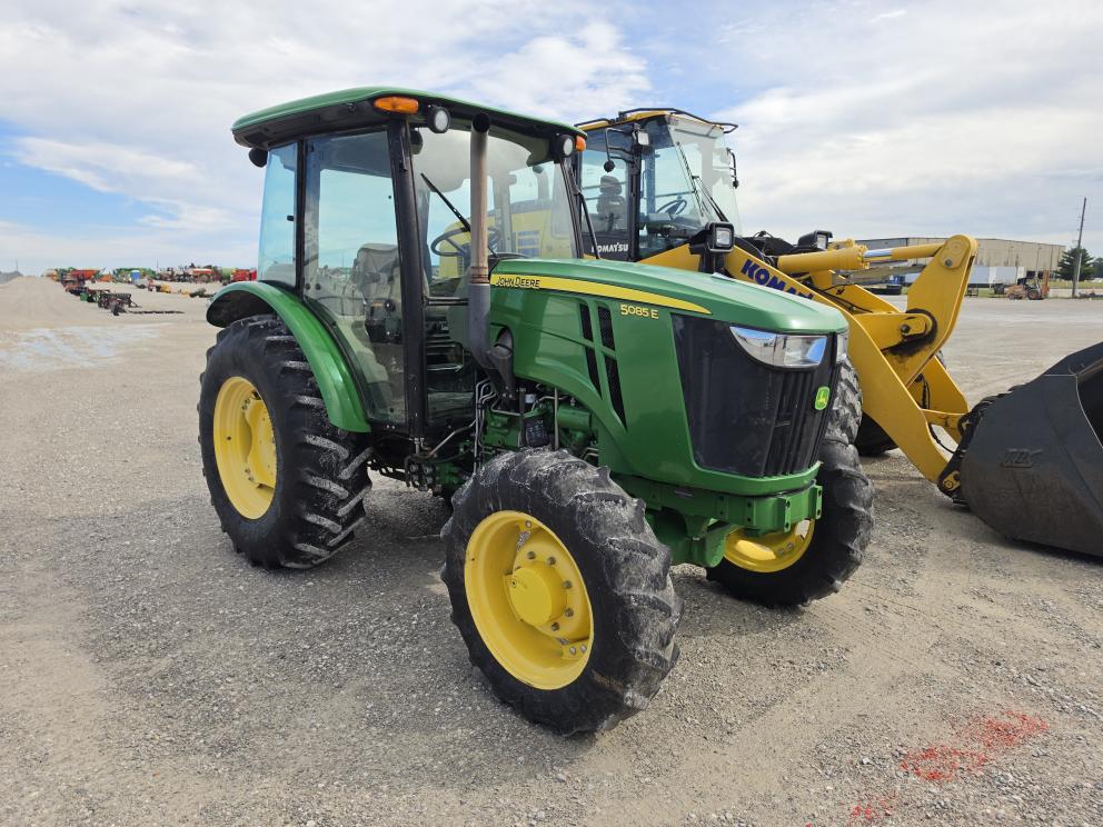 Image for 2013 John Deere 5085E