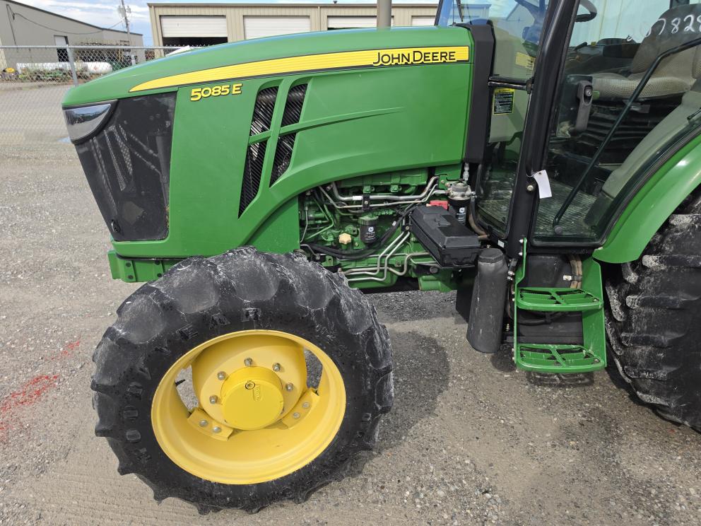 Image for 2013 John Deere 5085E