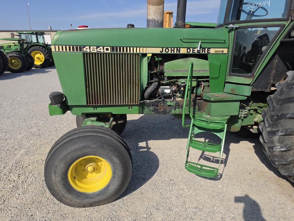 Image for 1982 John Deere 4640
