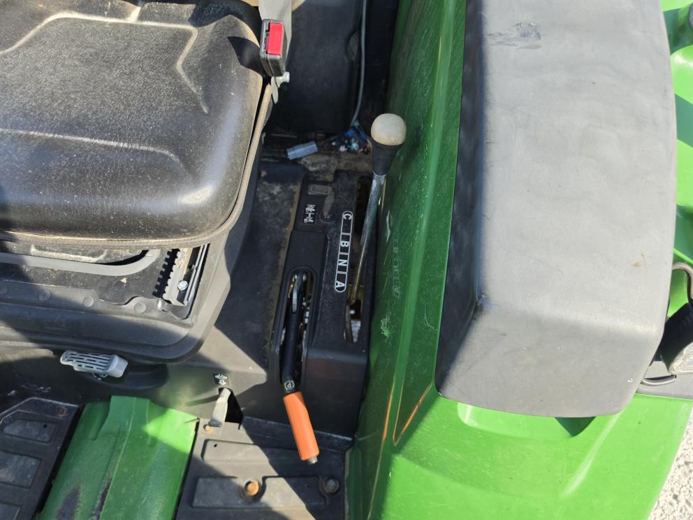 Image for 2015 John Deere 4052M