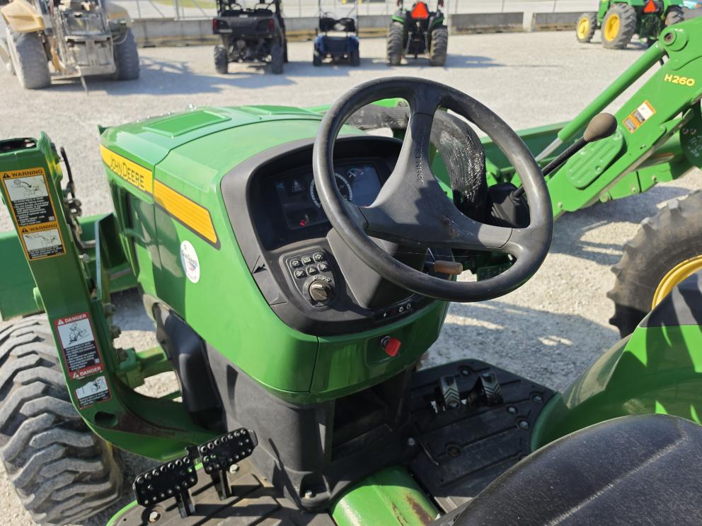 Image for 2015 John Deere 4052M