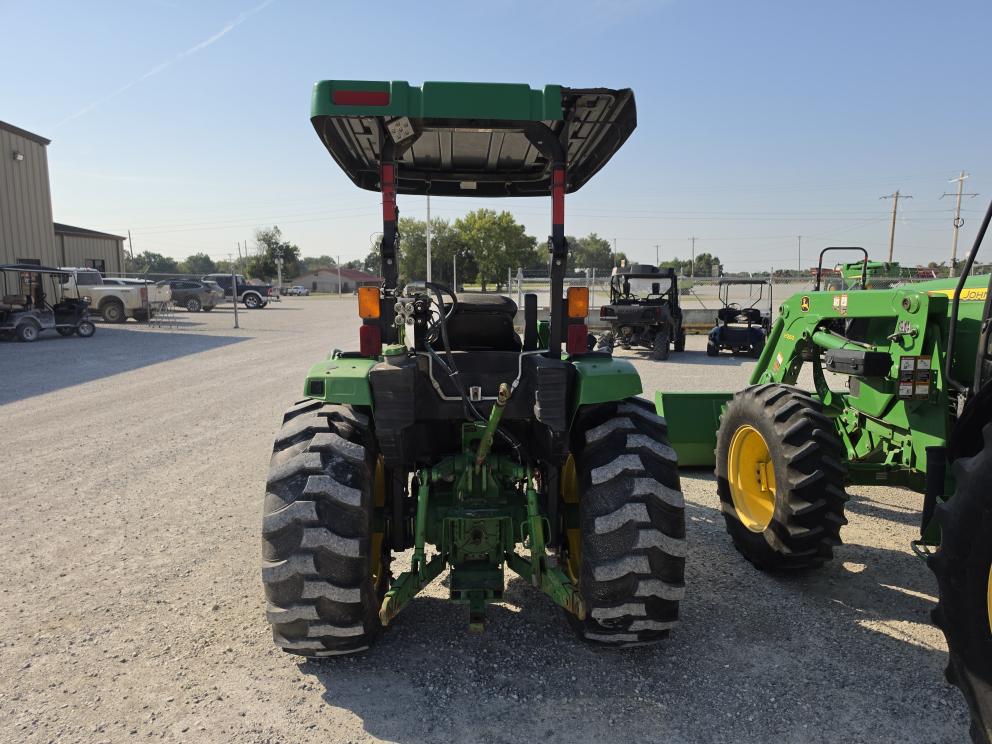 Image for 2015 John Deere 4052M