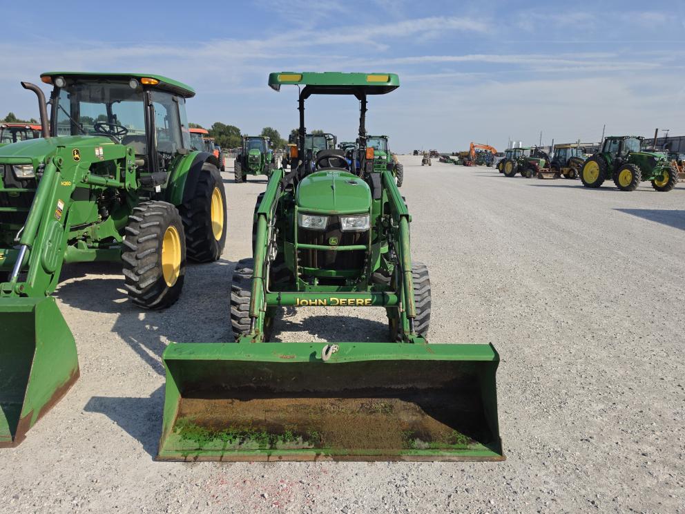 Image for 2015 John Deere 4052M