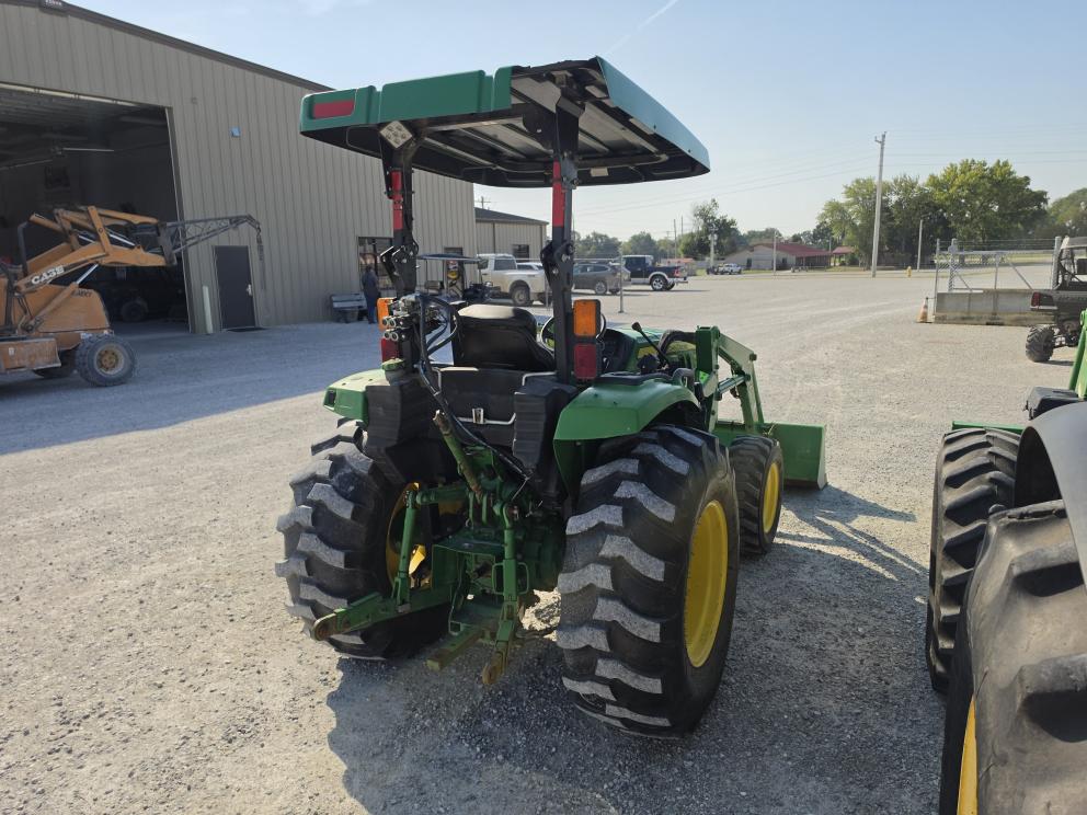 Image for 2015 John Deere 4052M