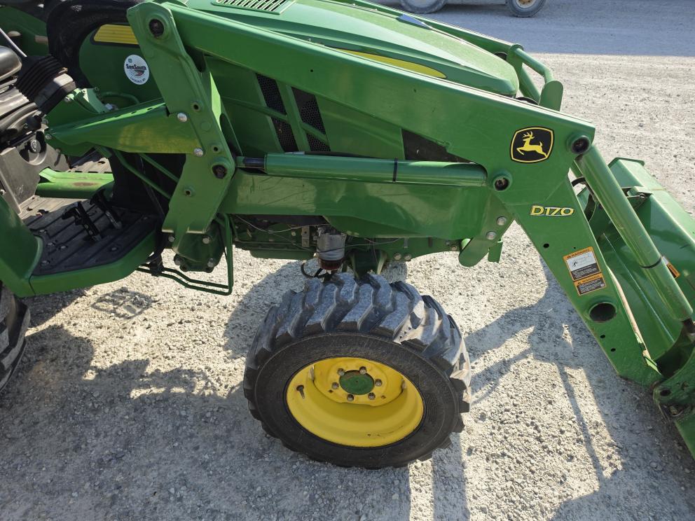 Image for 2015 John Deere 4052M
