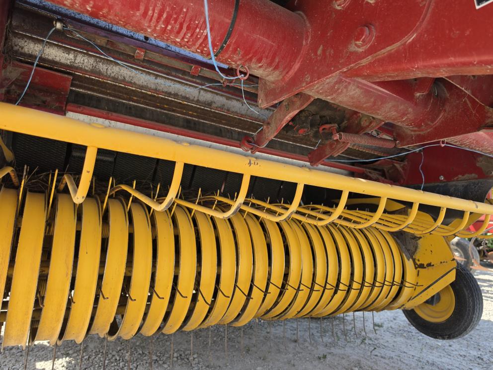 Image for 2012 New Holland BR7090