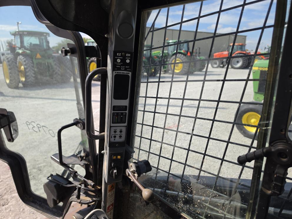 Image for 2016 New Holland C238