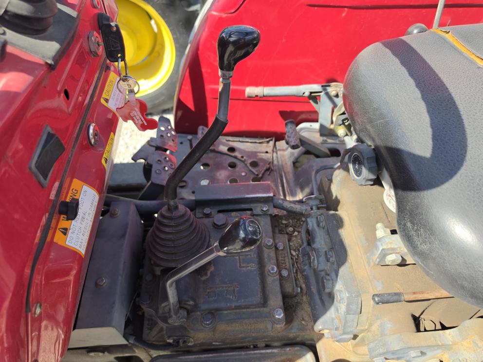 Image for 2004 Mahindra 6000