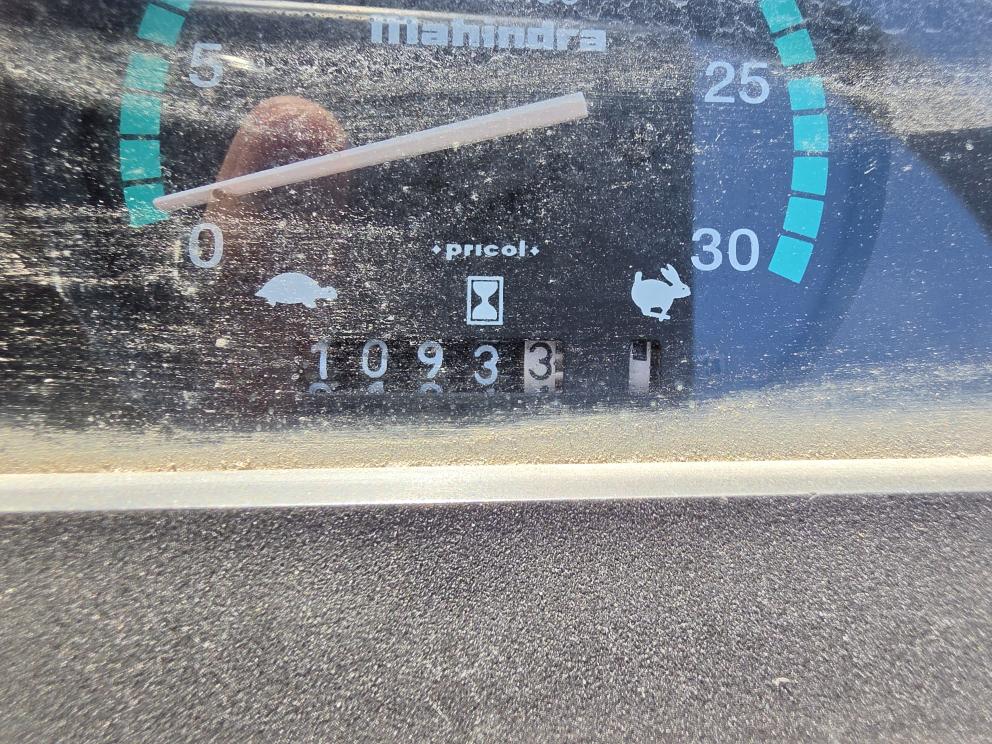 Image for 2004 Mahindra 6000