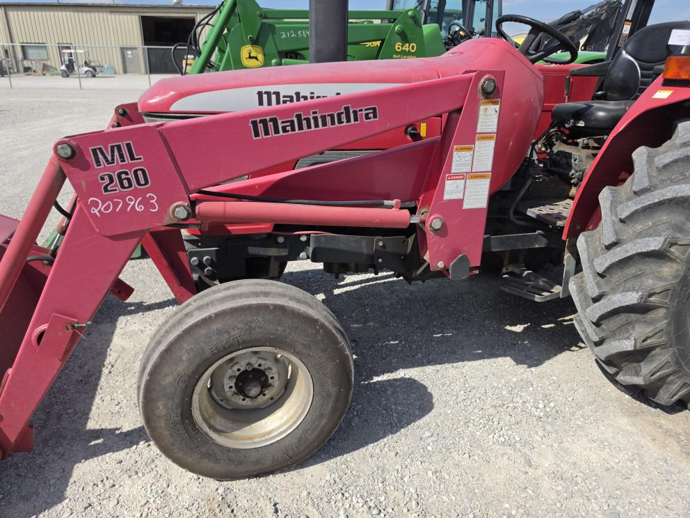 Image for 2004 Mahindra 6000