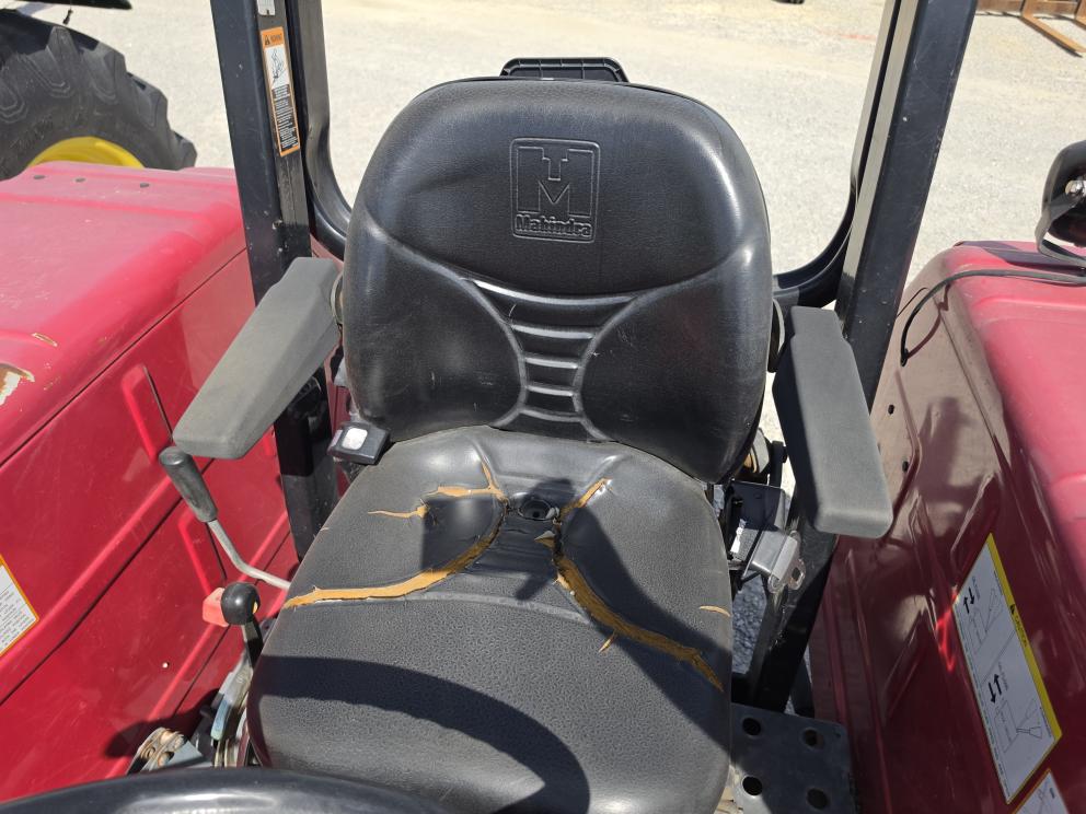 Image for 2004 Mahindra 6000