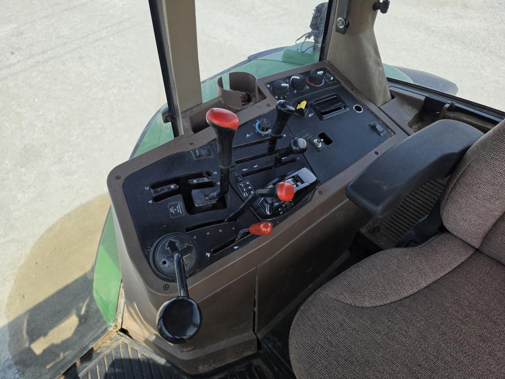 Image for 1997 John Deere 7410