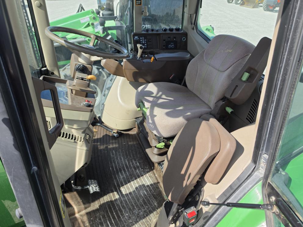 Image for 2006 John Deere 7520
