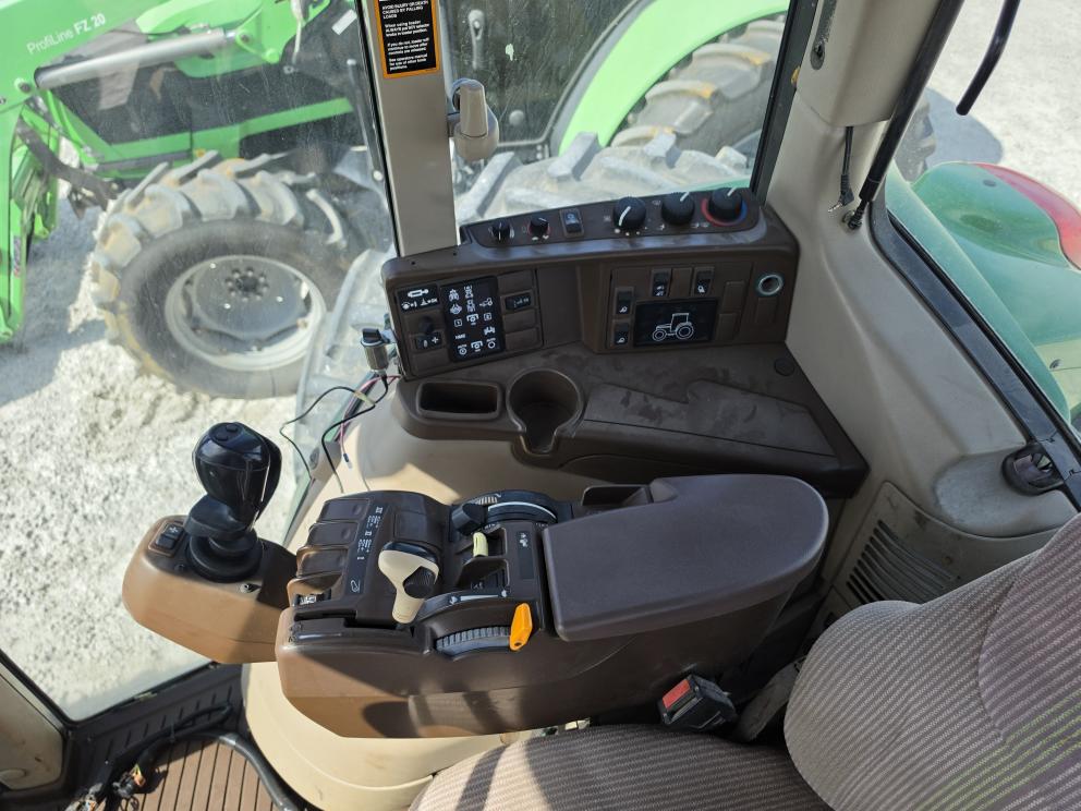 Image for 2006 John Deere 7520