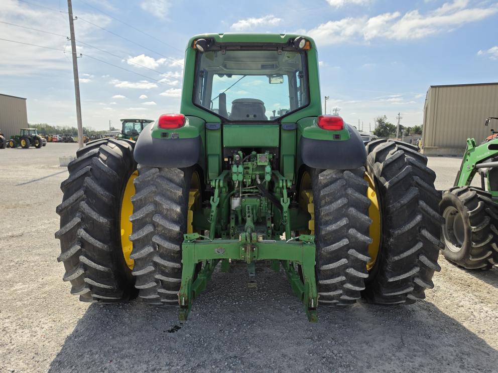 Image for 2006 John Deere 7520