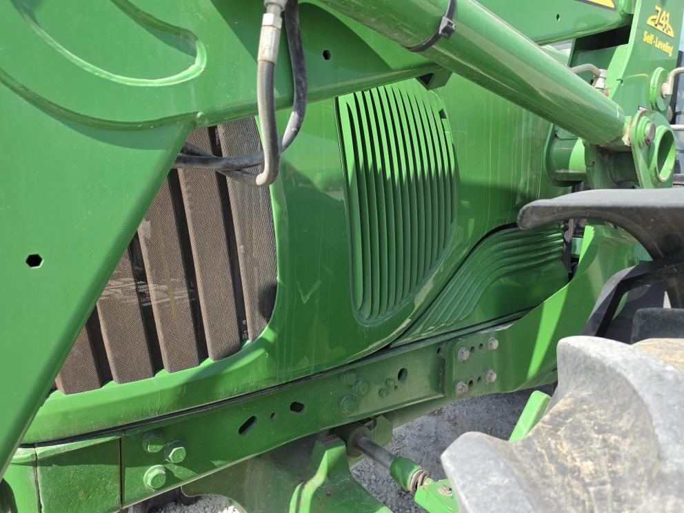 Image for 2006 John Deere 7520