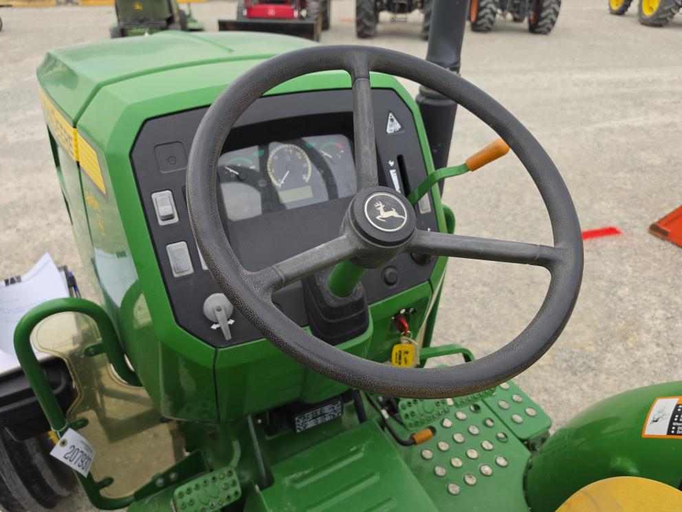 Image for 2016 John Deere 5045E