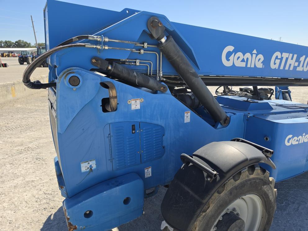 Image for 2019 Genie GTH-1056