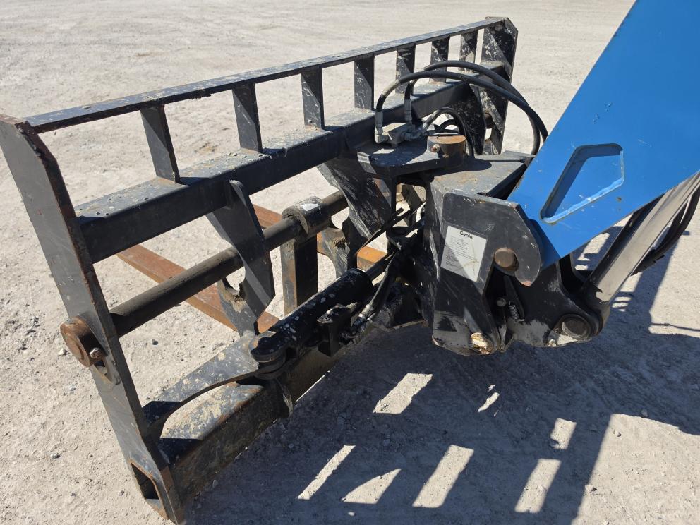Image for 2019 Genie GTH-1056