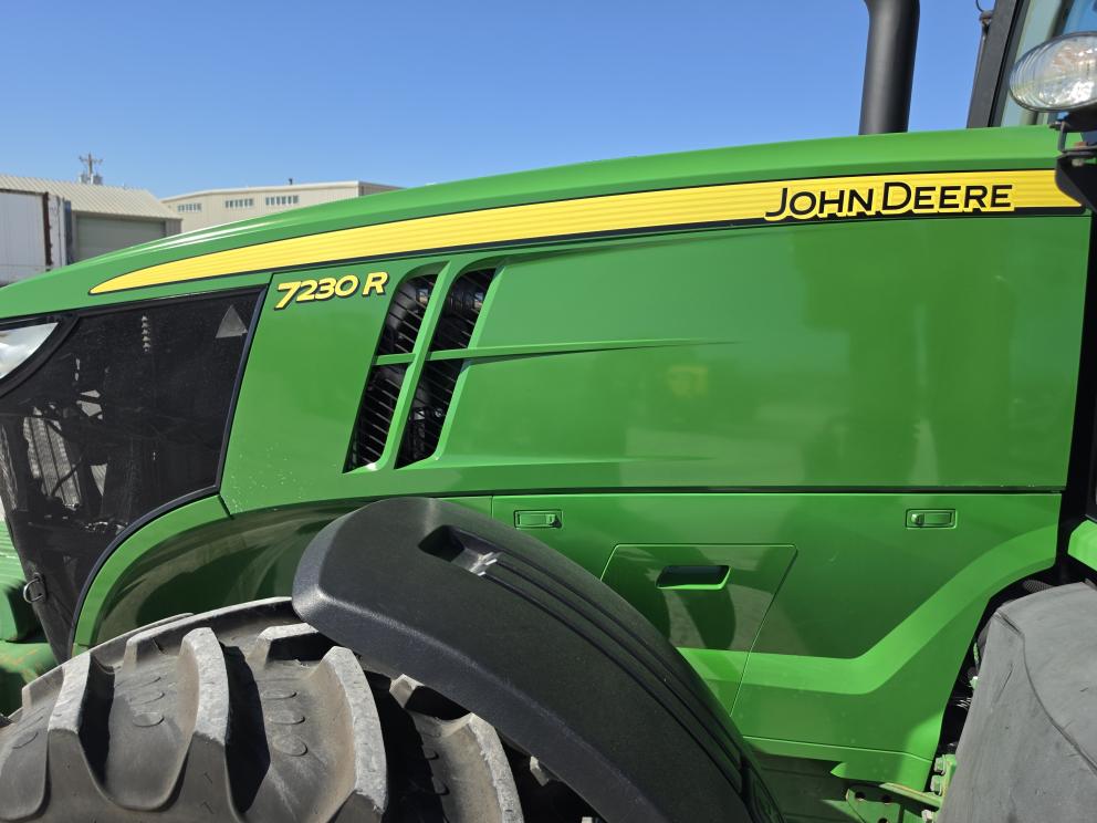 Image for 2011 John Deere 7230R