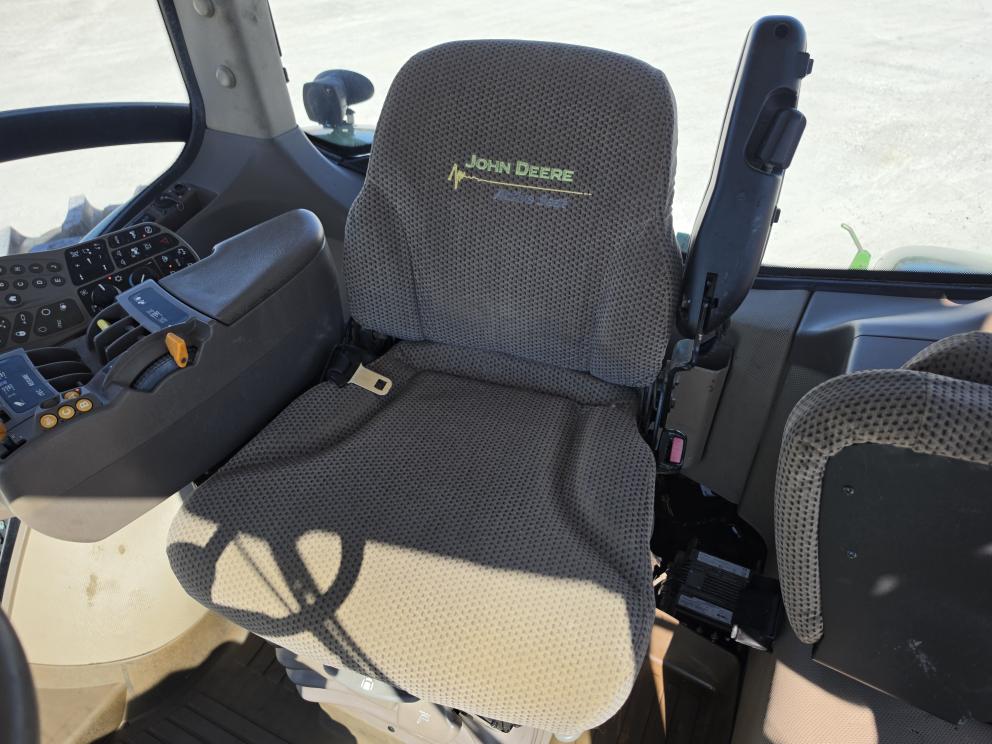 Image for 2011 John Deere 7230R