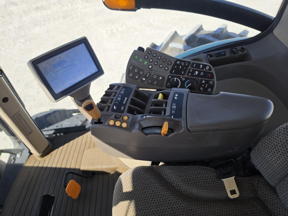 Image for 2011 John Deere 7230R